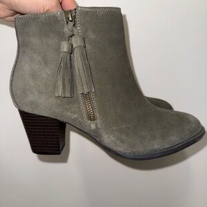 Vionic Madeline heeled ankle boots Size 7.5
